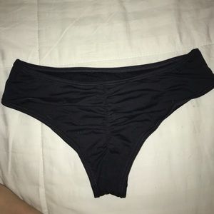 Billabong black cheeky bikini bottoms!