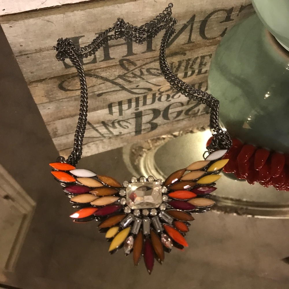 On Trend Statement Necklace 📿