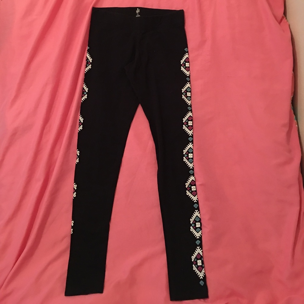 Black leggings with Aztec look