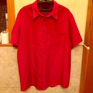 NWOT Men’s Oakley button up t- shirt