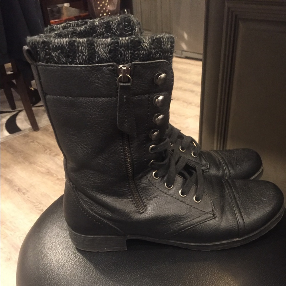 Black combat boots size 8 like new!