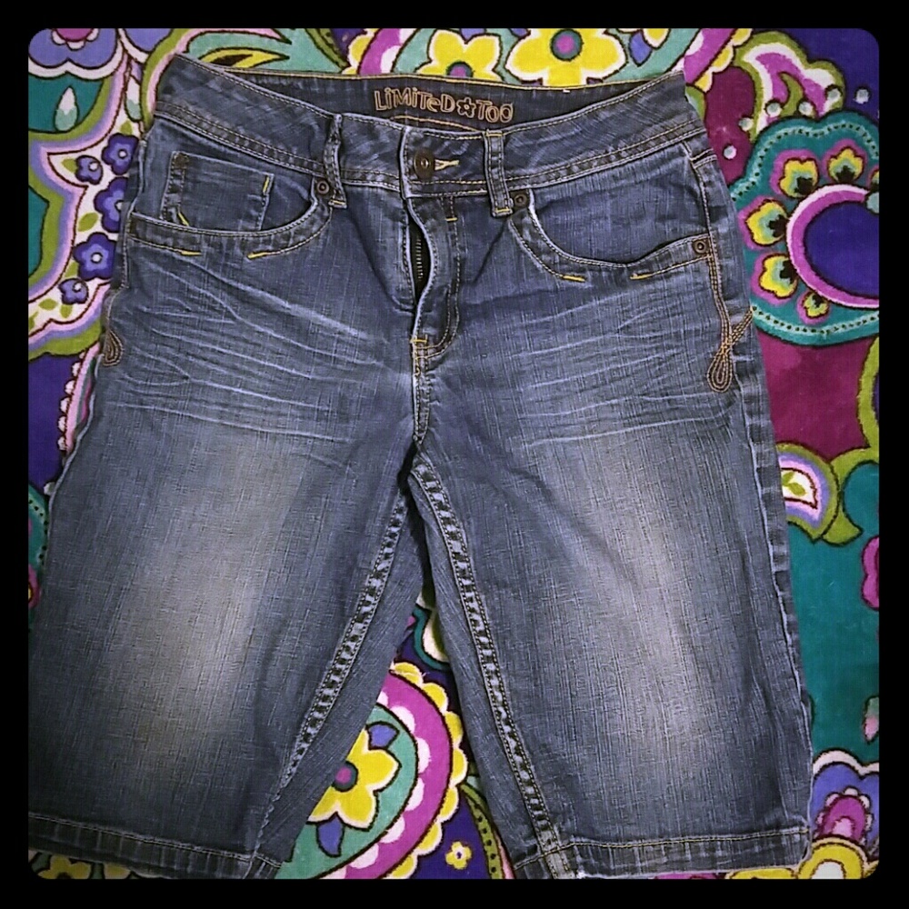 Just above the knee SHORTS