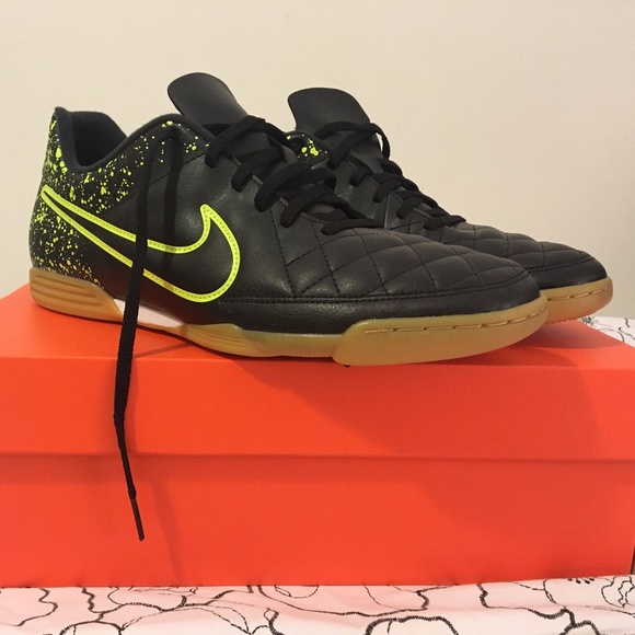mens nike tiempo indoor soccer shoes