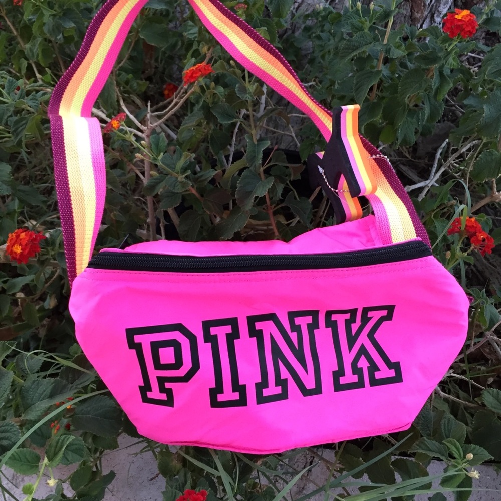 PINK victoria’s secret fanny pack 🌹