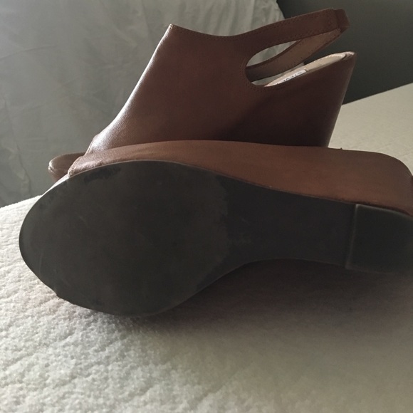 Steve Madden Brown Leather Peep Toe Wedges - Picture 2 of 4