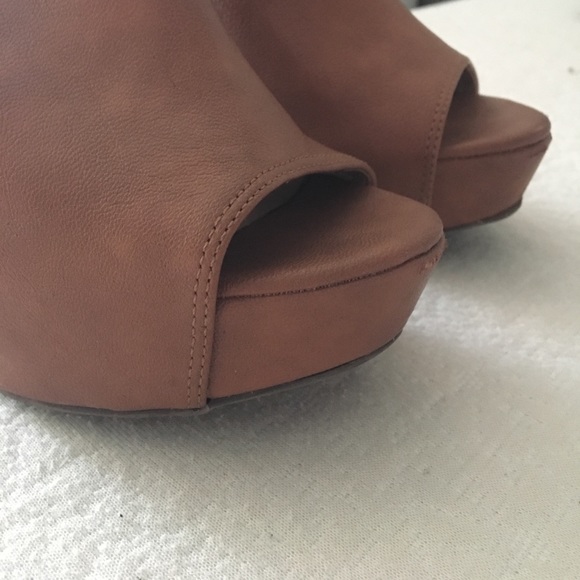 Steve Madden Brown Leather Peep Toe Wedges - Picture 4 of 4