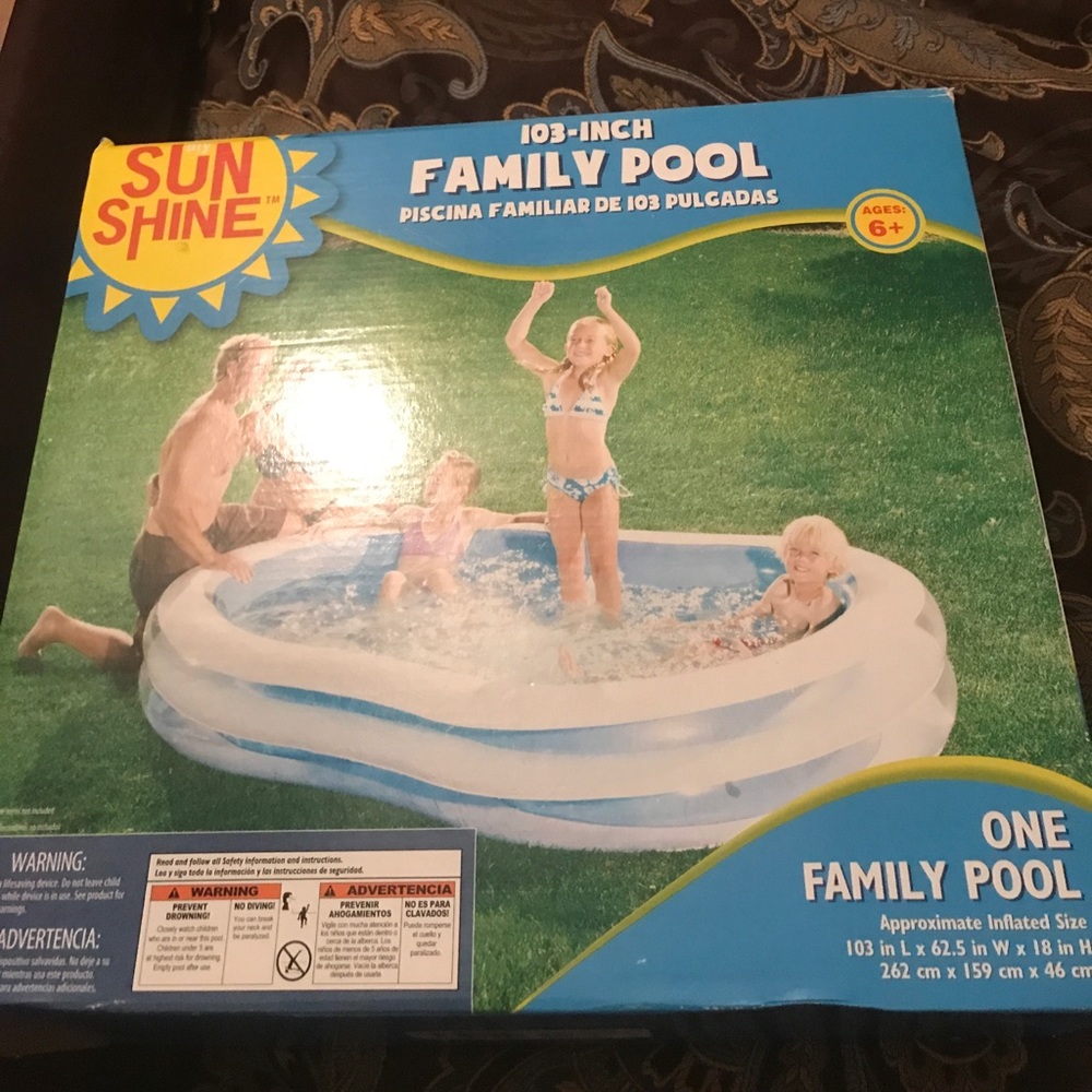 Family inflatable pool