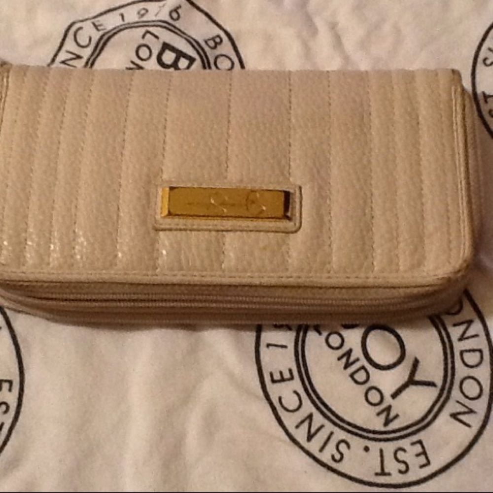 Jessica Simpson wallet