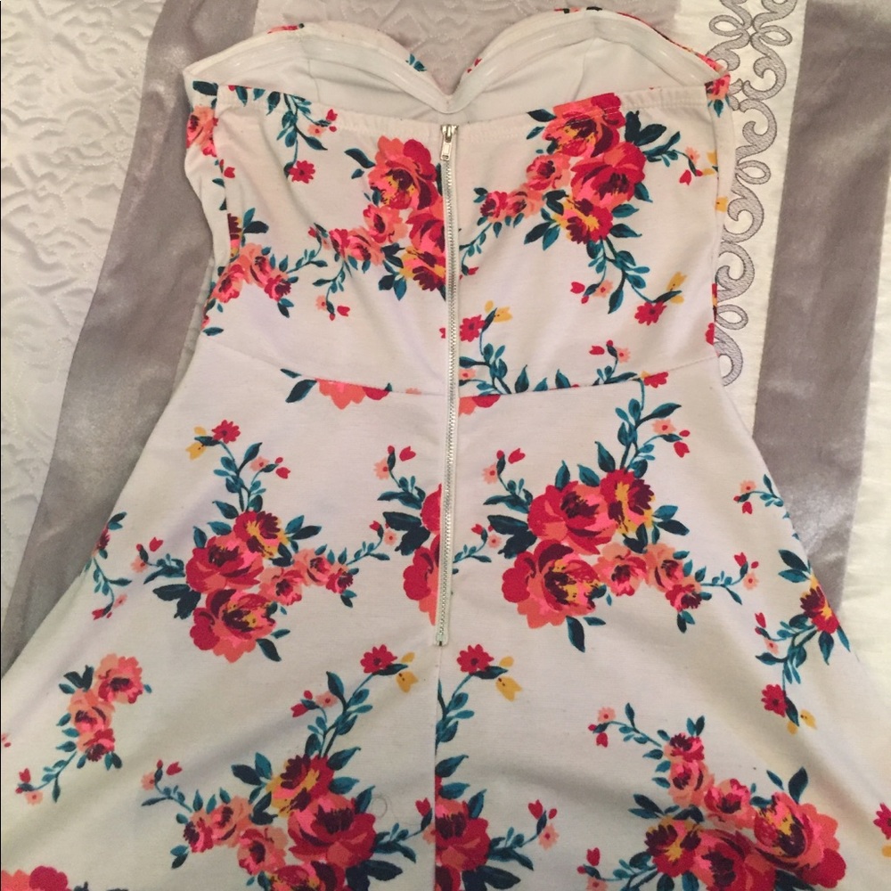 Spring dress - Picture 2 of 2