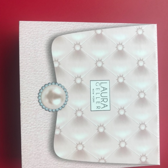 Laura Geller holiday set! - Picture 3 of 3