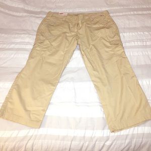 *NWT* Natural Reflections - Khaki Capris - Size 18