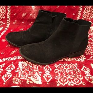 Cute suede-like boots