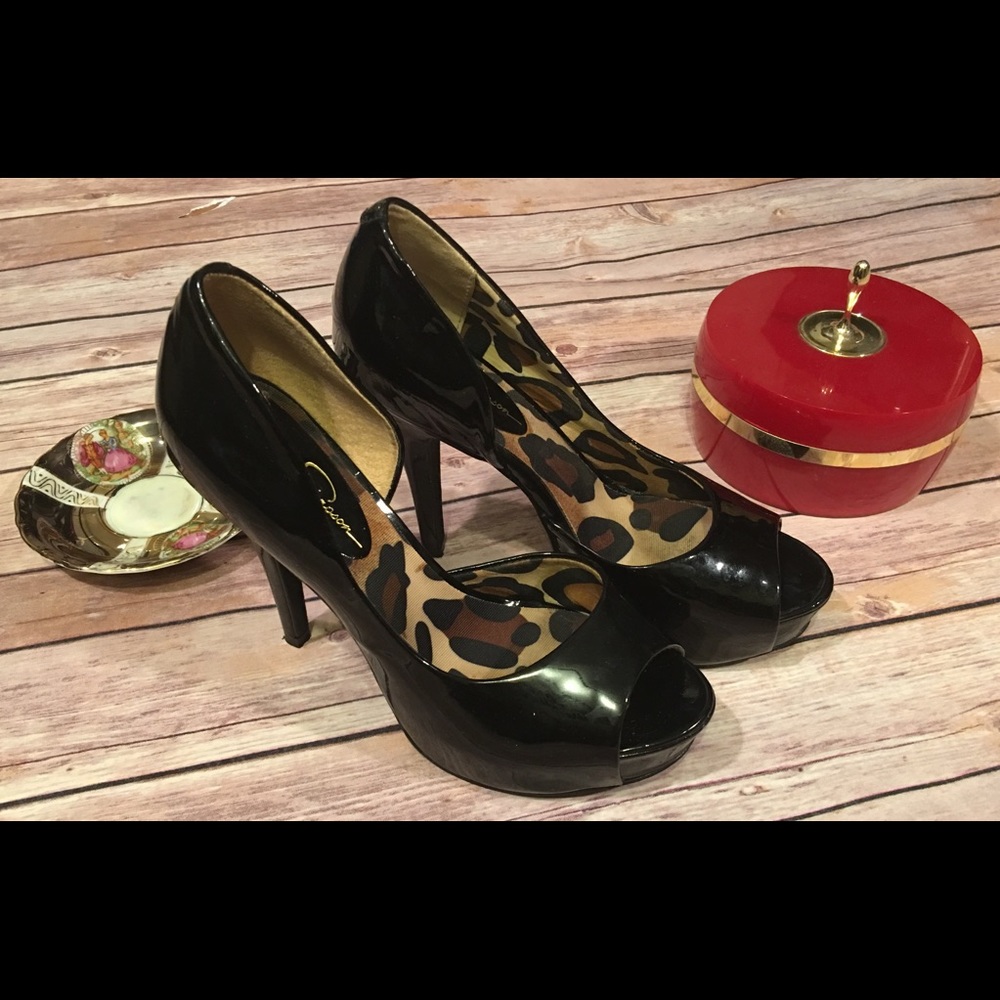 🦇JESSICA SIMPSON Patent Platform Pumps Size 6 1/2