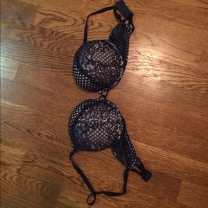 Victoria’s Secret bombshell bra
