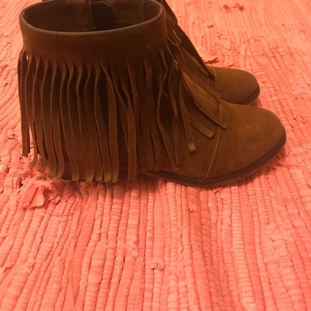Fringe boots