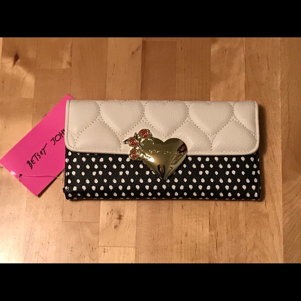 💖 Betsey Johnson Quilted Heart Wallet