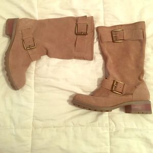 Women's size 9.5 tan suede boots. Sketchers.