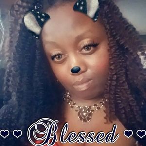 Meet your Posher, Monique