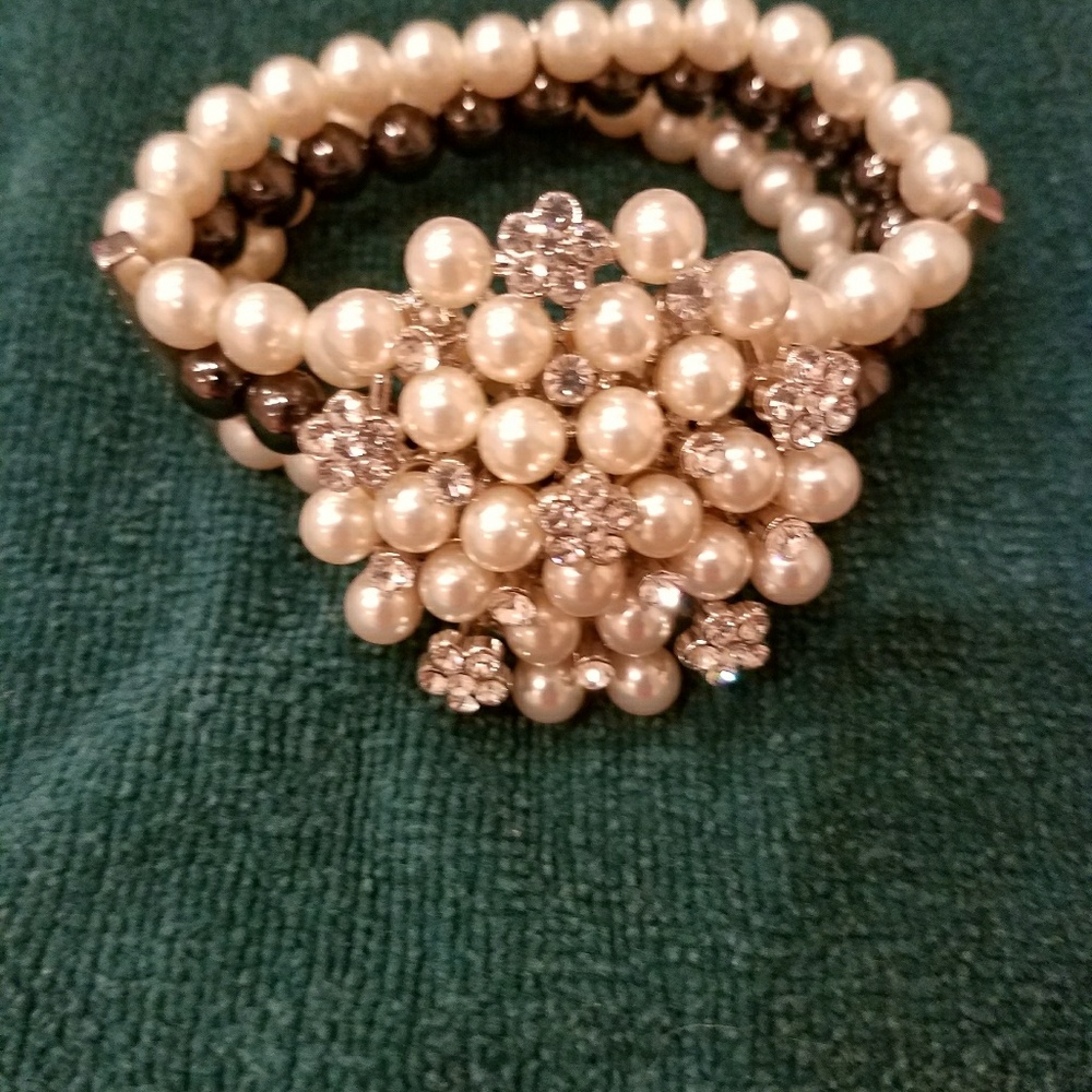 Pearl and crystal bracelet
