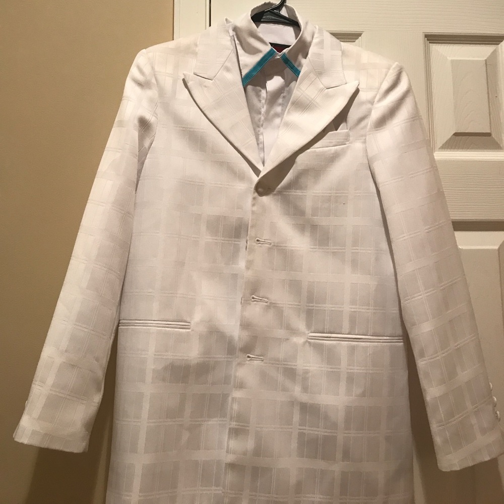 Boys White 3 piece Vitaliano suit size 16
