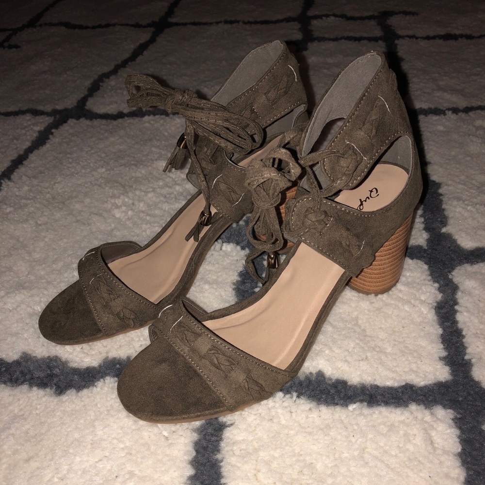 Gorgeous Army Green Suede Strappy Heel 7
