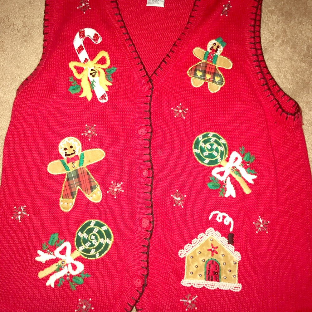 Who doesn't love a Christmas Vest!🎄 - Picture 1 of 1