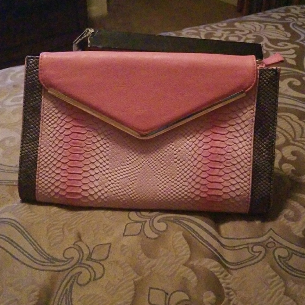 Snake skin pink clutch
