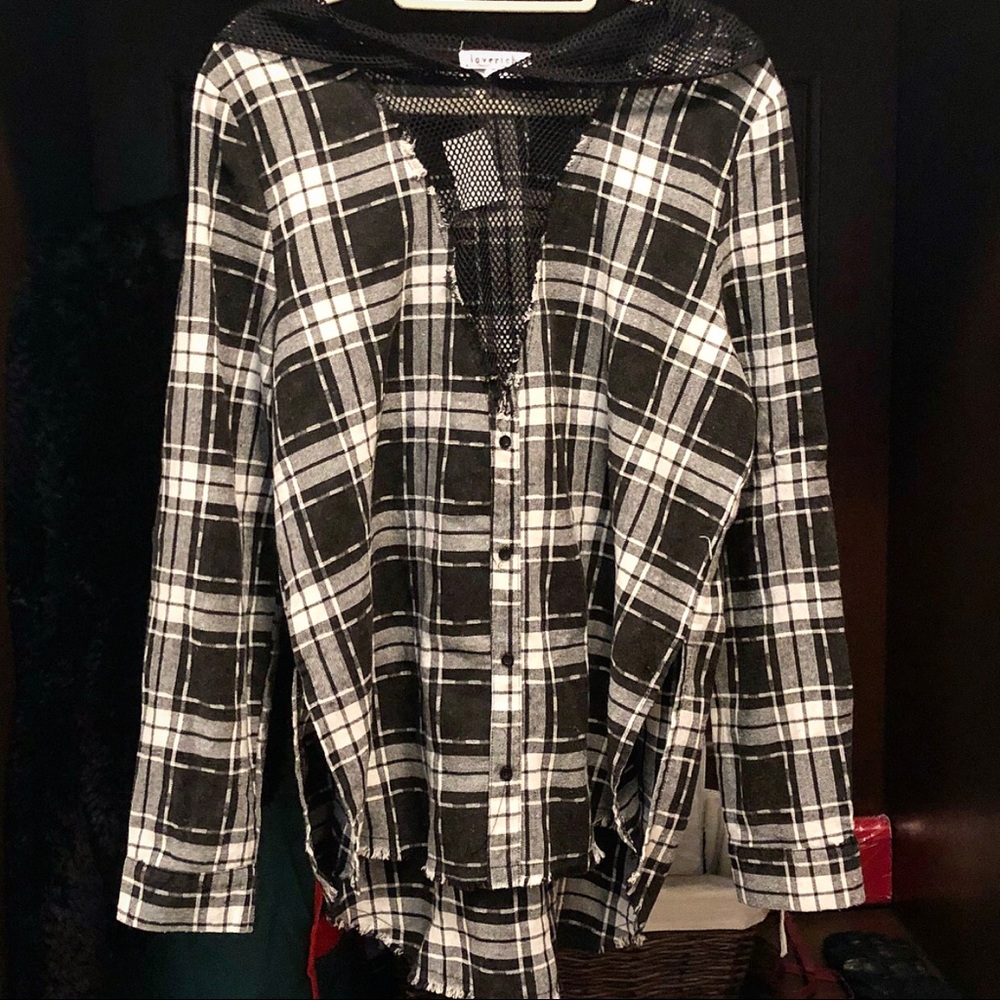 ❄️Holiday Sale!❄️ V-Neck Plaid Button-Up with Mesh
