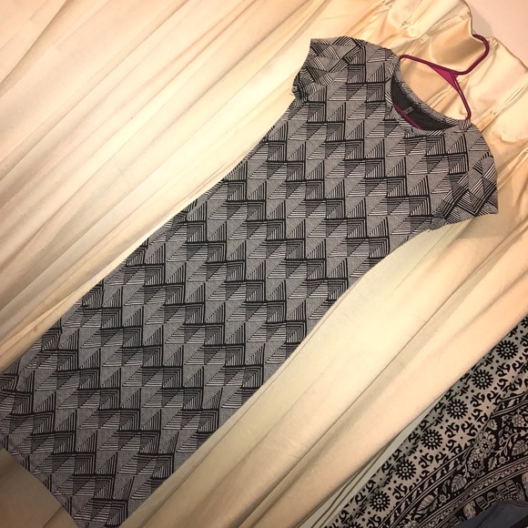 Short sleeve midi dress - Picture 2 of 5