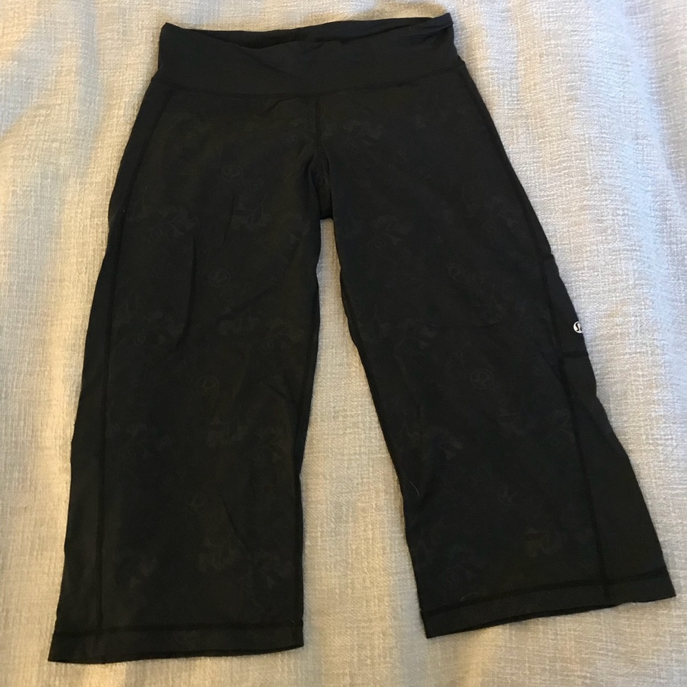 Black lululemon crops