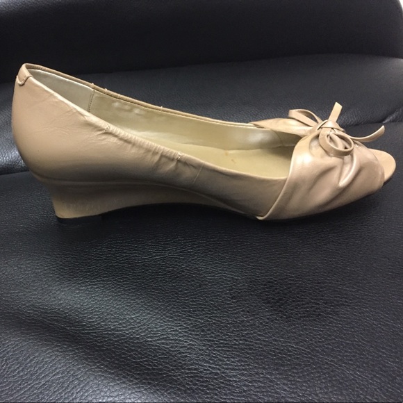 ✓Host Pick - Me Too Leather Tan Open Toe Shoes - Picture 2 of 4