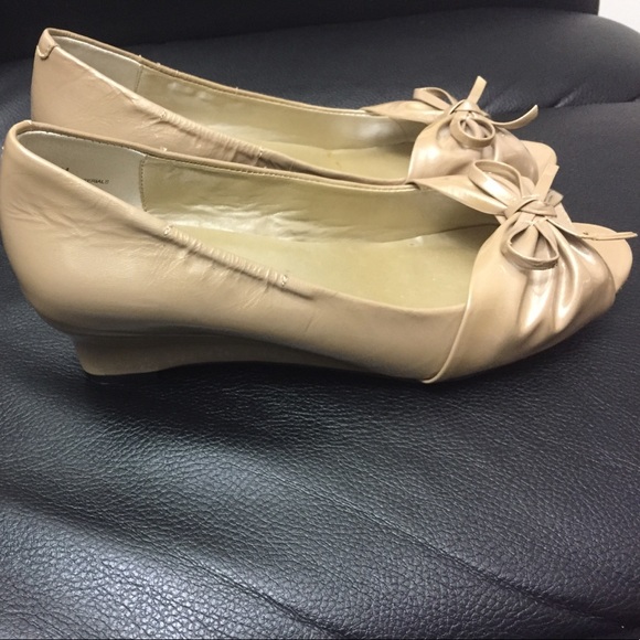 ✓Host Pick - Me Too Leather Tan Open Toe Shoes - Picture 3 of 4