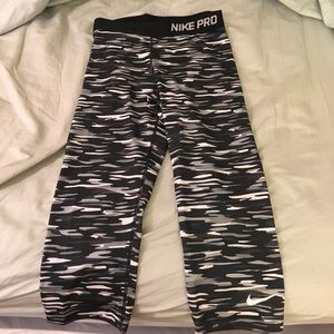 Nike pro crop leggings. Camo print. Medium