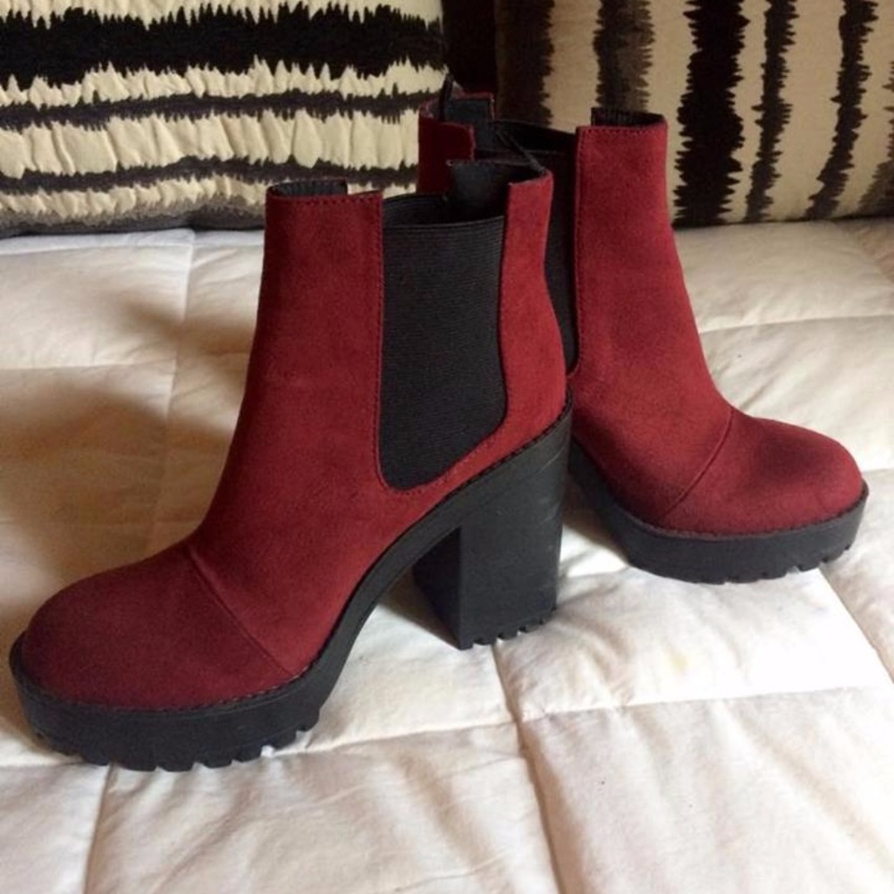 Women Hook Ankle Boot Soft Nubuck suede upper