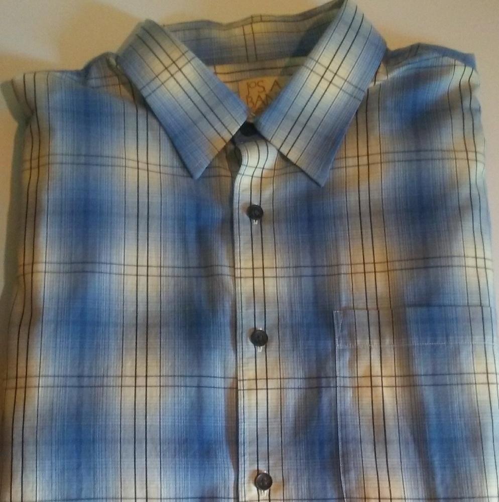 Joseph A Bank Button Up in Large