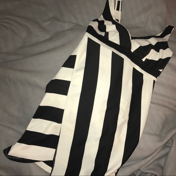 Deep V body con stripped dress - Picture 2 of 6