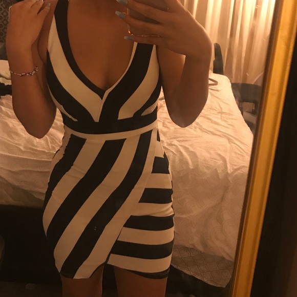 Deep V body con stripped dress - Picture 1 of 6