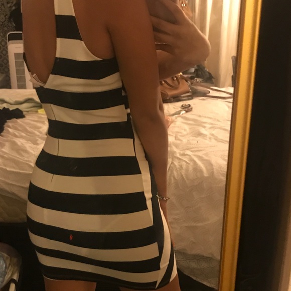 Deep V body con stripped dress - Picture 5 of 6