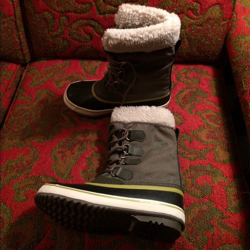 NWOT Sorel snow boots