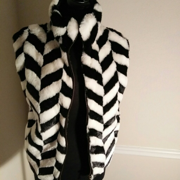 Jackets & Blazers - Black n White faux fur vest