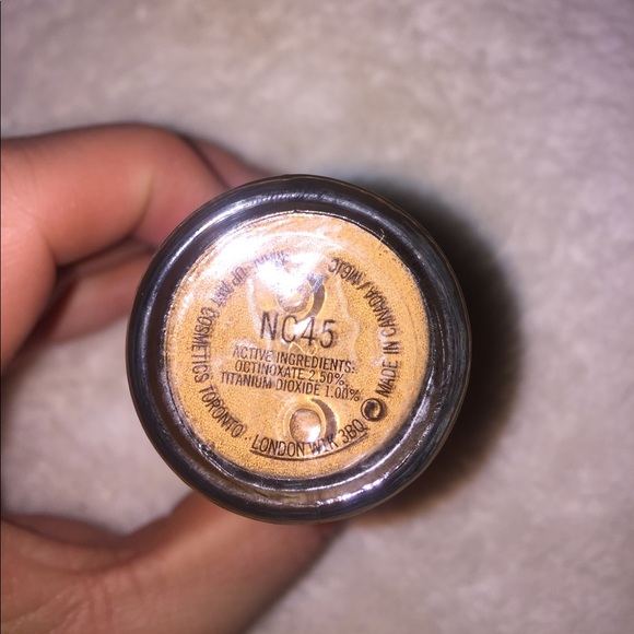 Brand New Mac Coesmetics Studio Fix Foundation - Picture 2 of 2
