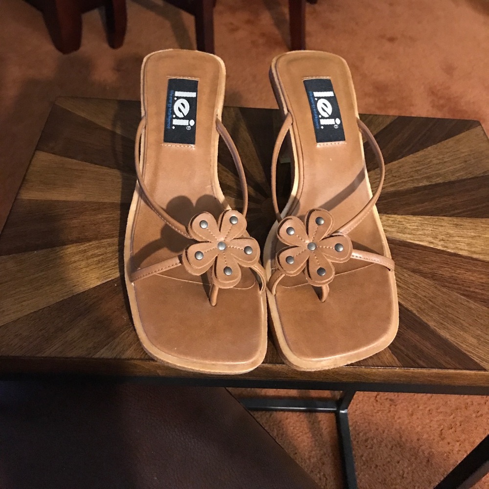 Old school, really cute! sandals