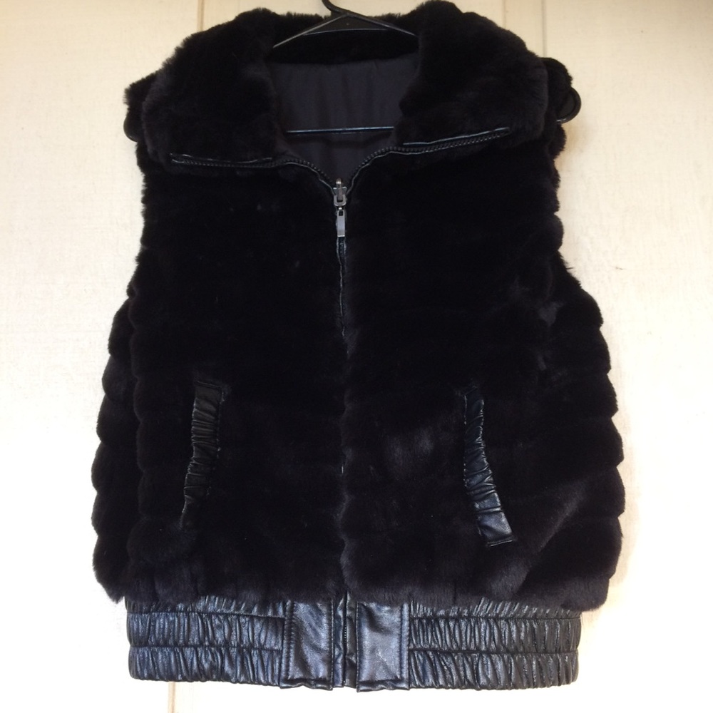 Black Faux Fur Zipper Vest