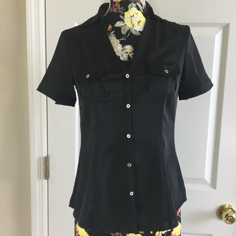 🎄WHBM Black Buttoned Down Career top v neck Sz XS