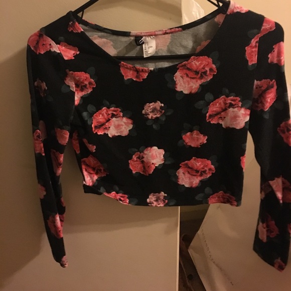 Floral Black/Pink long sleeve crop - Picture 2 of 2