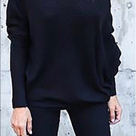 Off shoulder sweater - Picture 2 of 3