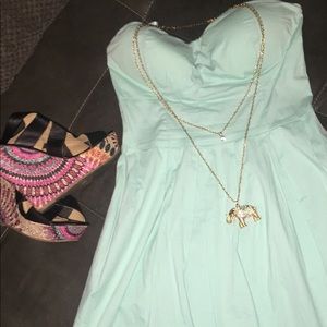Very cute little teal dress!!! 👗💁🏻