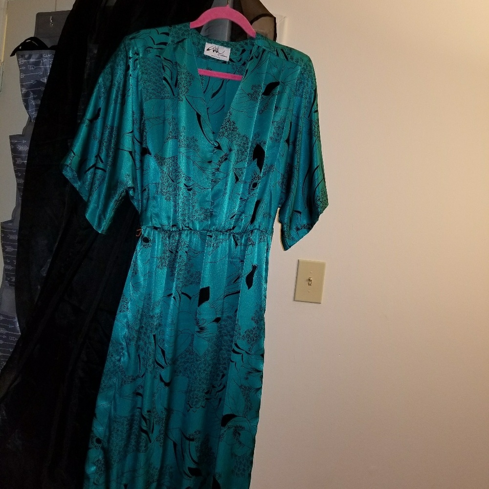 Dress - Picture 2 of 3