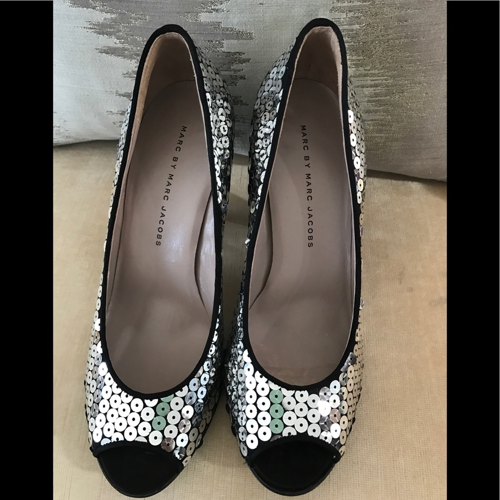 Marc by Marc jacobs sequined pumps. Sz 38 USA sz 8