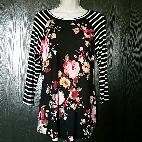 🇺🇸MADE IN USA 🇺🇸 Black floral stripes top - Picture 4 of 7